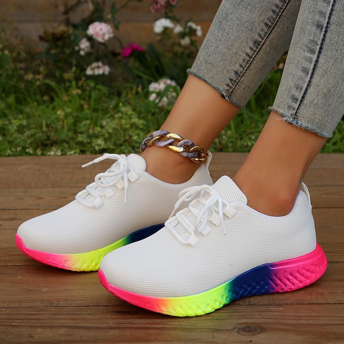 Grote maten regenboogpumps met lage stretch voor dames