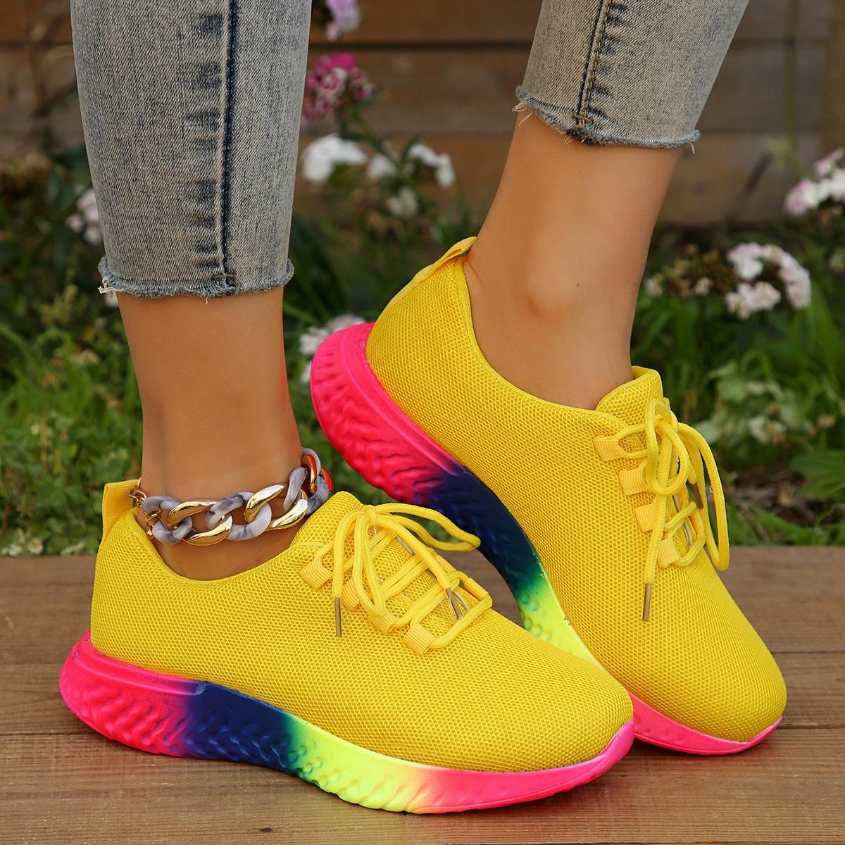 Grote maten regenboogpumps met lage stretch voor dames